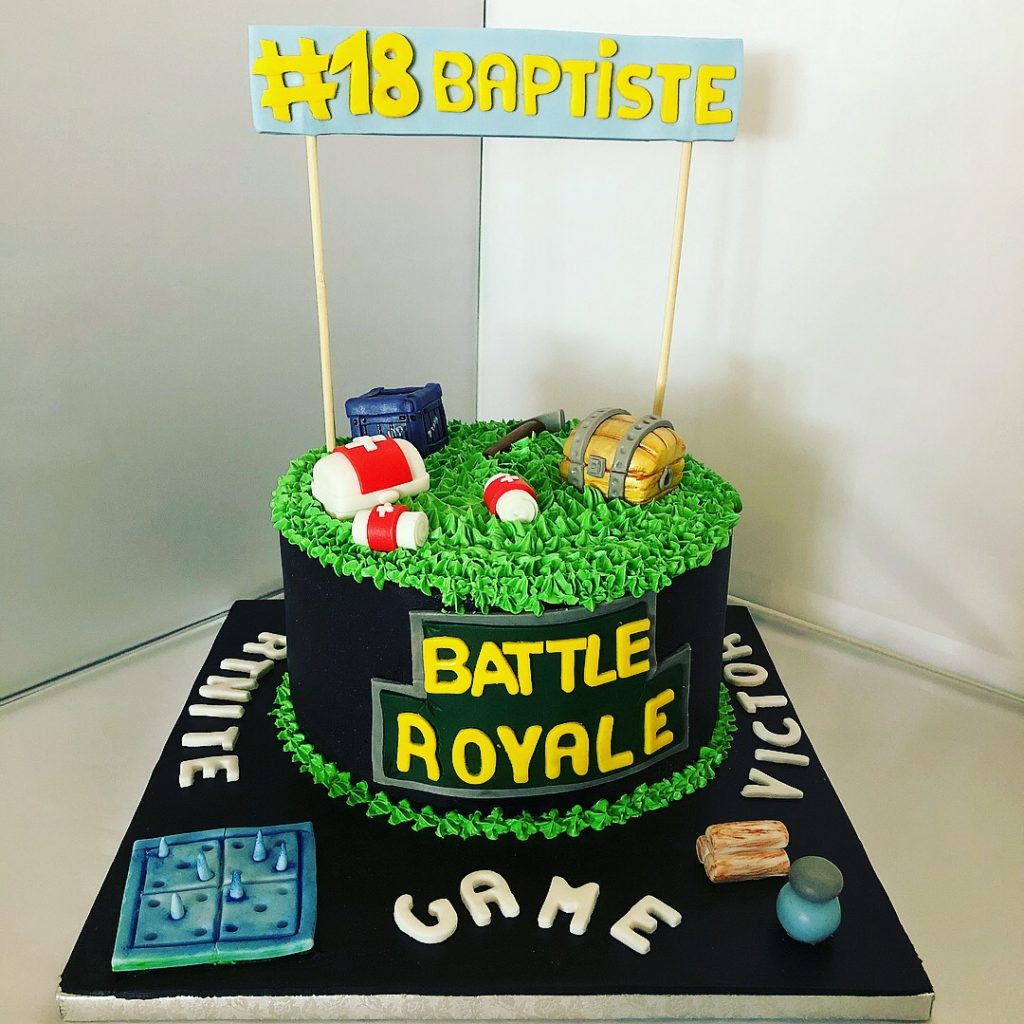 Lire la suite à propos de l’article Gâteau Fortnite : 18 ans Baptiste