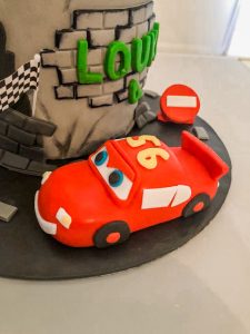 Gourmandelices de Claudia - Cake Design - Cars x Hulk -4 ans Louka