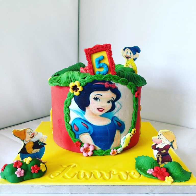 Gâteau anniversaire Blanche Neige : 5 ans Laure