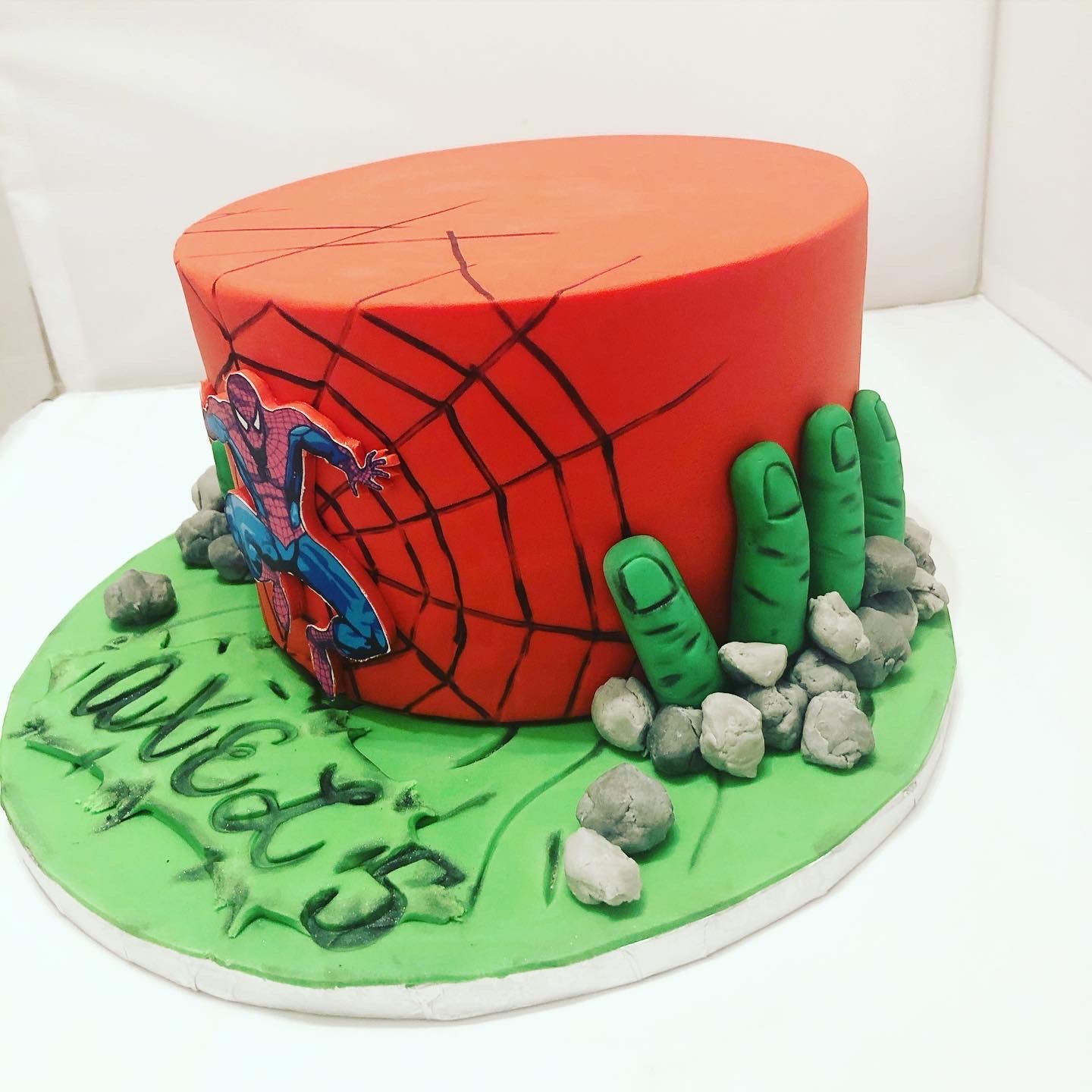 Gourmandelices de Claudia - Cake Design - Hulk et Spiderman