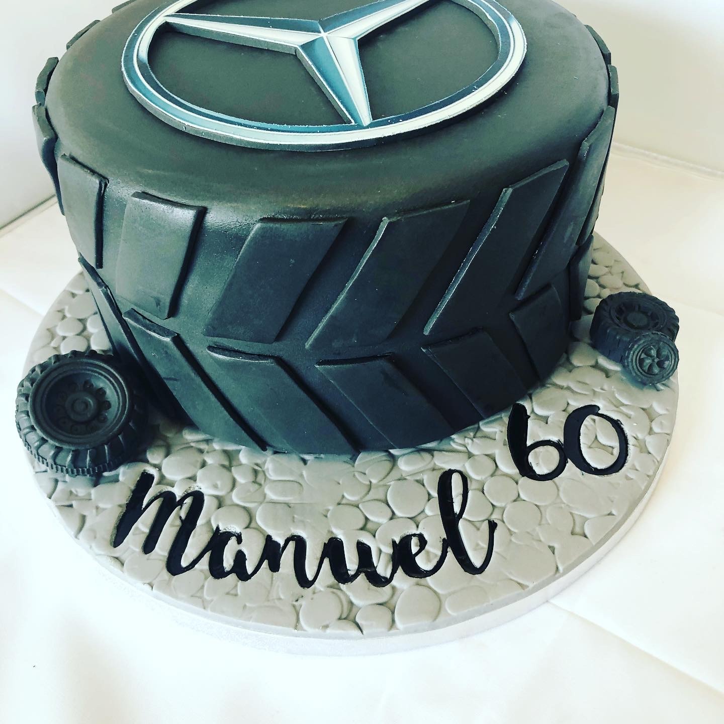 Gourmandelices de Claudia - Cake Design - 60 ans Manuel - Pneu Mercedes